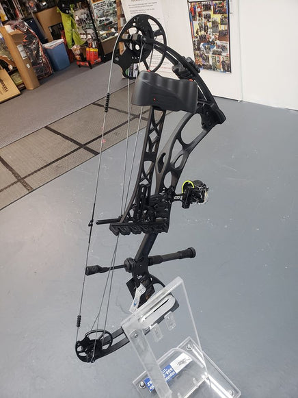 ELITE EMBER BLACK COMPOUND BOW PACKAGE RH| XSpot Archery